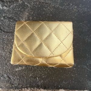 Mini Estée Lauder gold purse